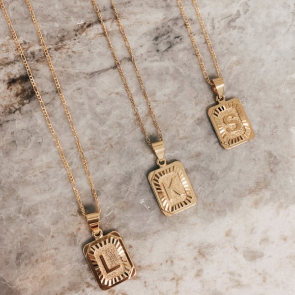 Initial Letter necklace - Picture 2 of 11